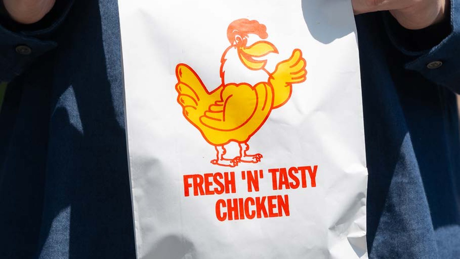 A printed Fresh ’n’ Tasty Chicken foil-lined bag
